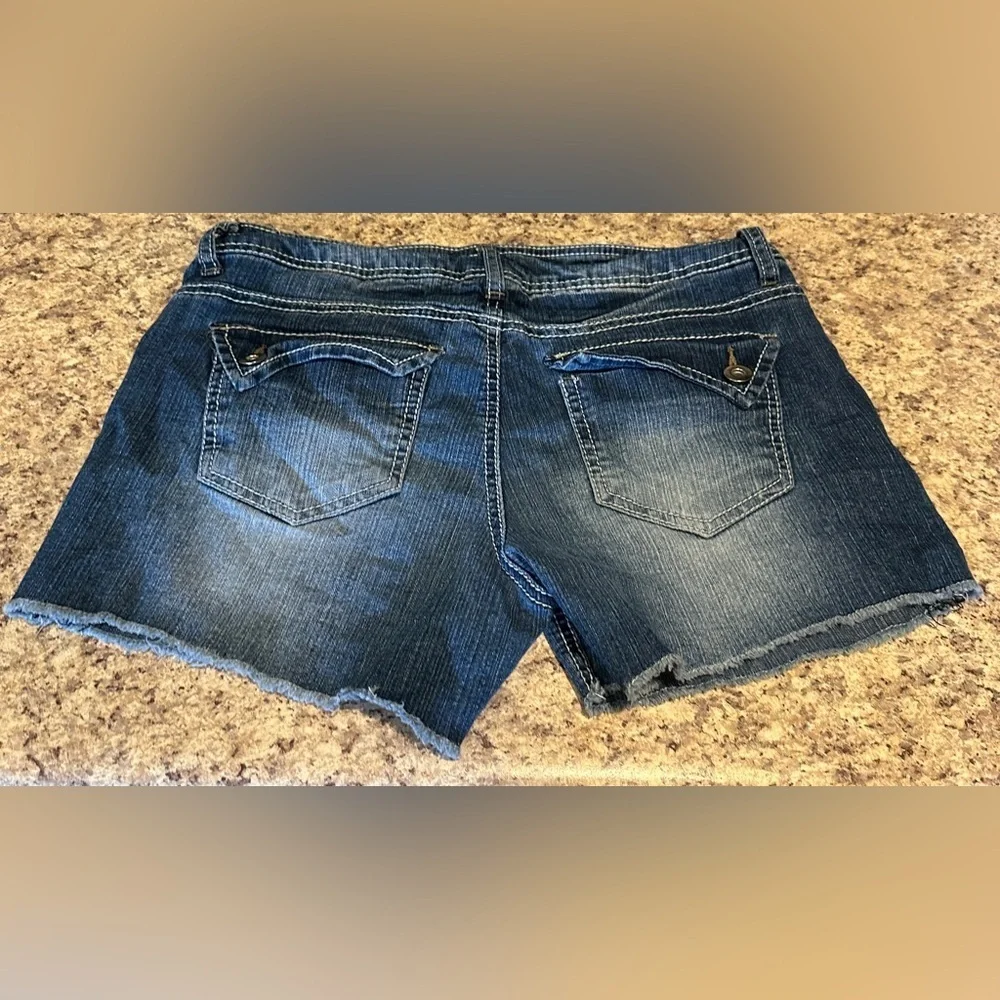 No Boundaries Dark Denim Jean shorts size 9